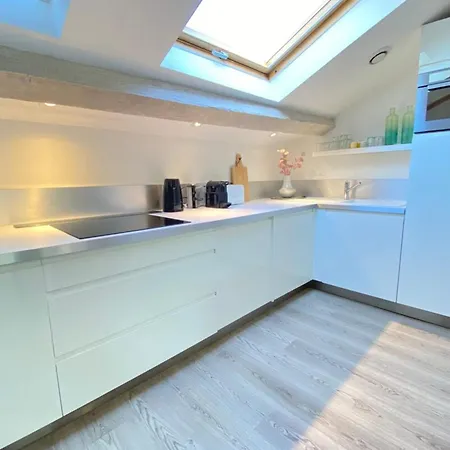 Modern & Bright 4-room In Banane Apartamento